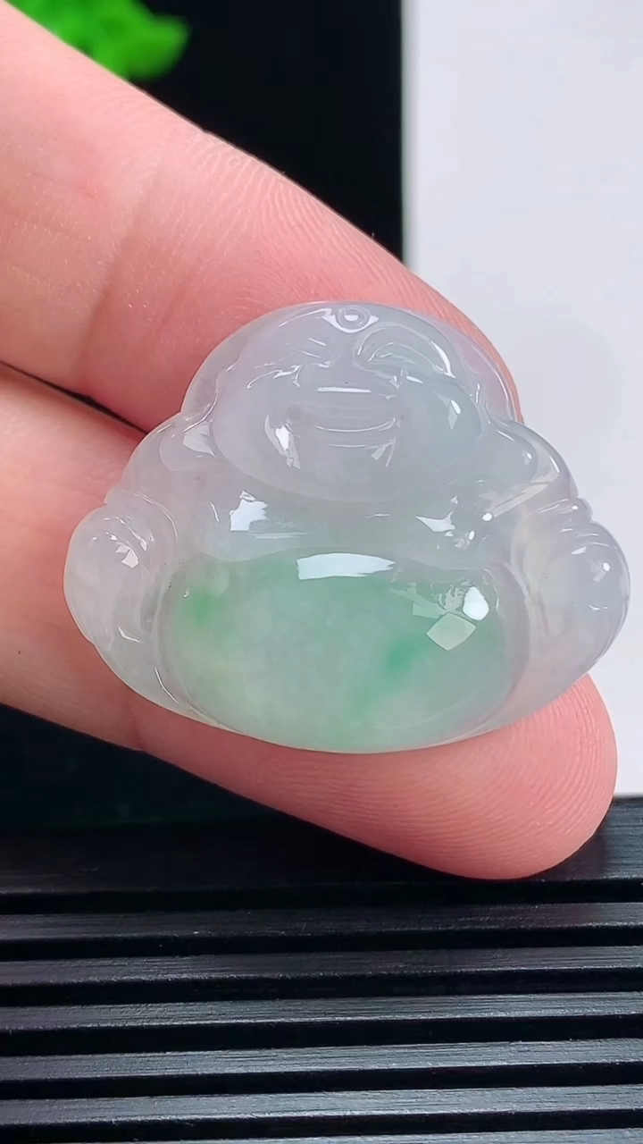 天然A货翡翠佛公吊坠，尺寸25-31-6.5 重量:7.68g
6月30日