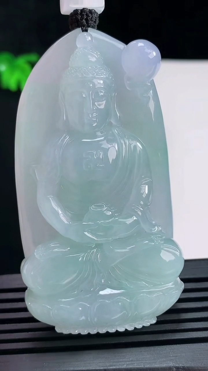 天然A货翡翠大日如来佛吊坠，尺寸68-39-12 重量:70.29g
6月30日
