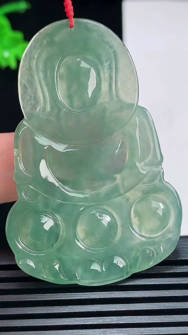 天然A货翡翠正装观音吊坠，尺寸55.5-38-4.6 重量:15.95g
6月30日