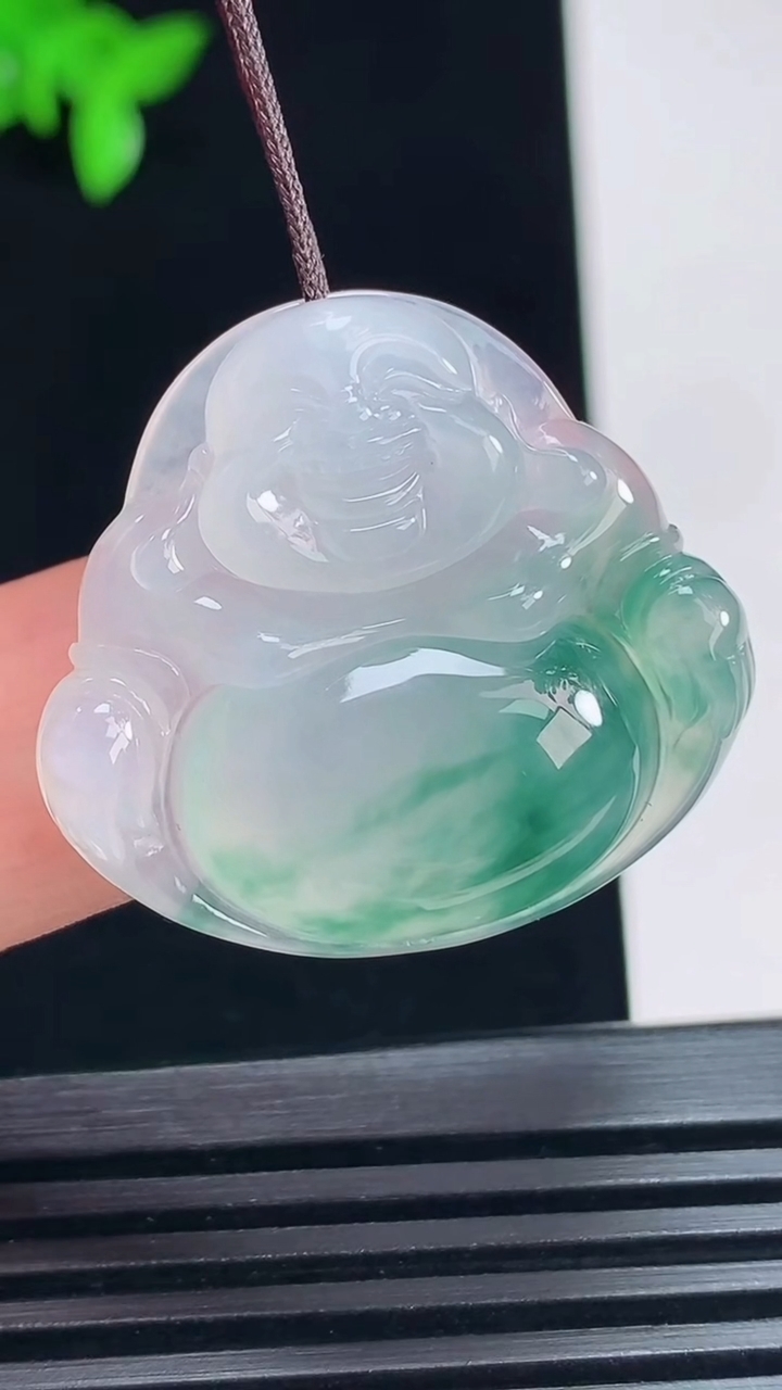 天然A货翡翠种飘花佛公吊坠，尺寸28-30-6.2 重量:8.10g
6月30日