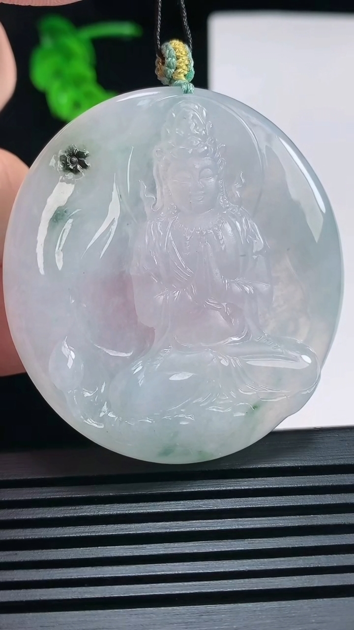 天然A货翡翠飘花度母菩萨吊坠，尺寸51.6-47.6-6 重量:27.93g
6月30日