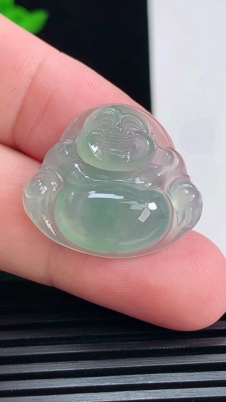 天然A货翡翠佛公吊坠，尺寸23-26.5-5.8 重量:4.90g
6月30日