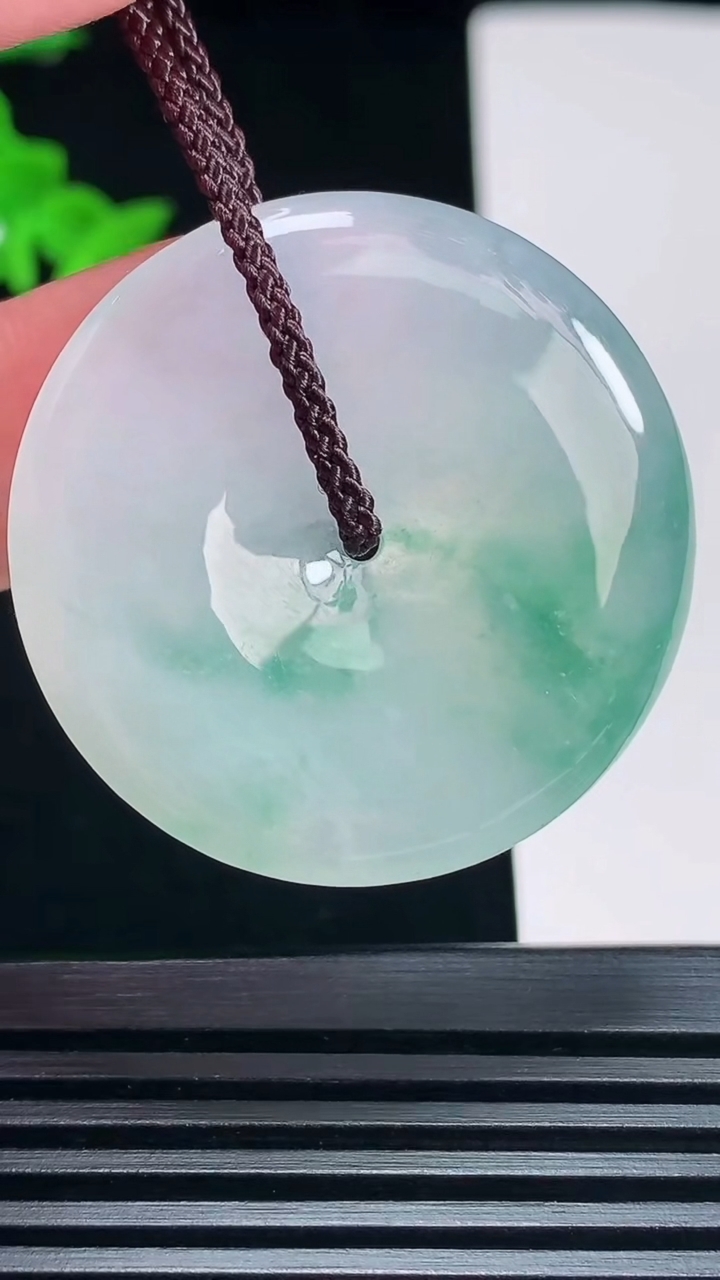 天然A货翡翠种飘花平安扣吊坠，尺寸36-6.2 重量:17.22g
6月30日