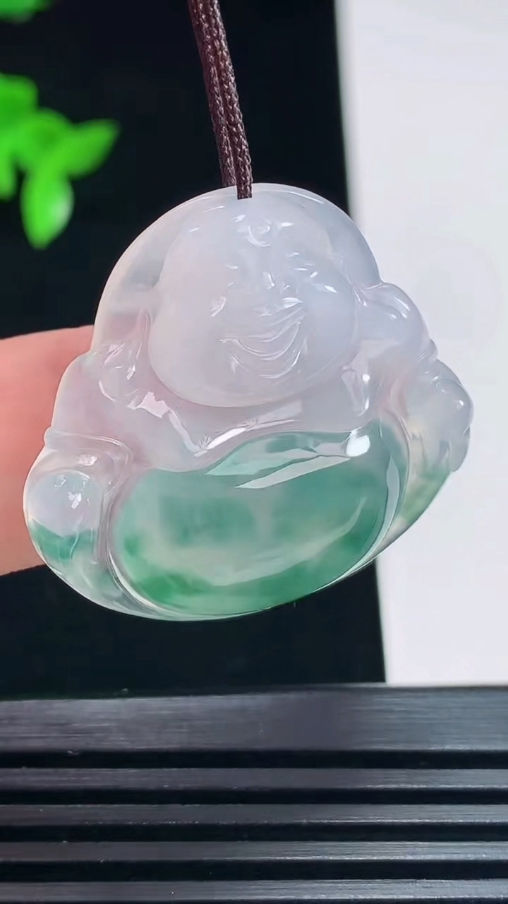 天然A货翡翠种飘花佛公吊坠，尺寸30-32-5.5 重量:8.12g
6月30日