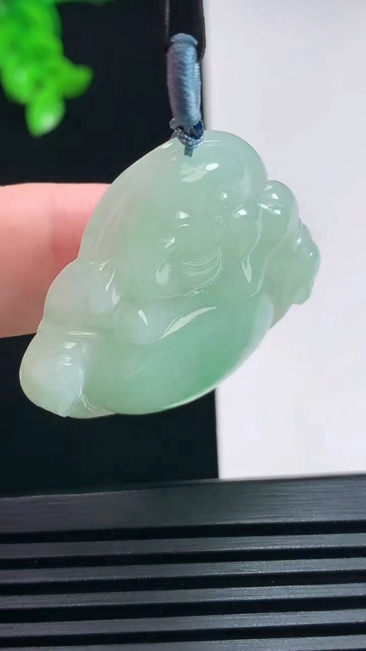 天然A货翡翠佛公吊坠，尺寸34-38-5.8 重量:12.42g
6月30日