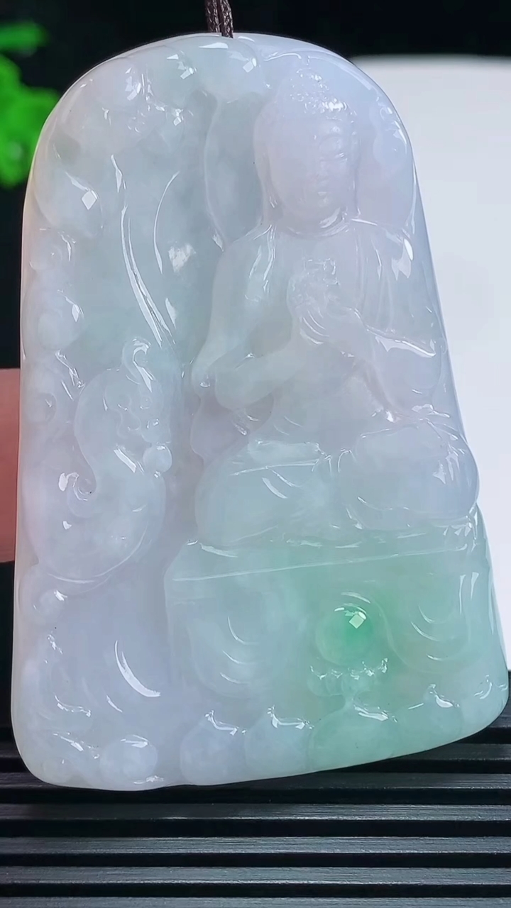 天然A货翡翠大日如来佛吊坠，尺寸59-40-5.5 重量:29.08g
6月30日