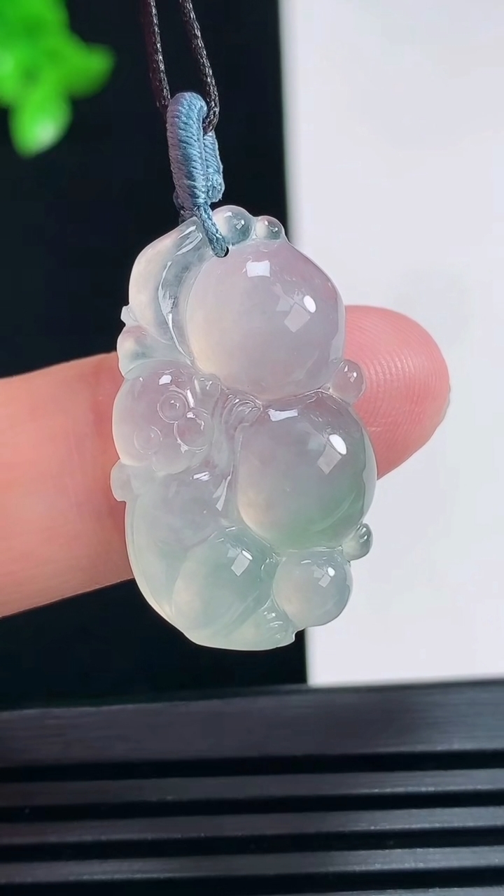 天然A货翡翠灵猴献瑞吊坠，尺寸24-17-5.2 重量:4.38g
6月30日
