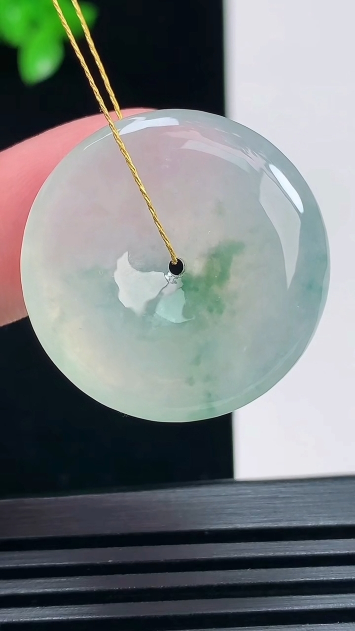 天然A货翡翠冰种飘花平安扣吊坠，尺寸26.6-5.2 重量:8.17g
6月30日