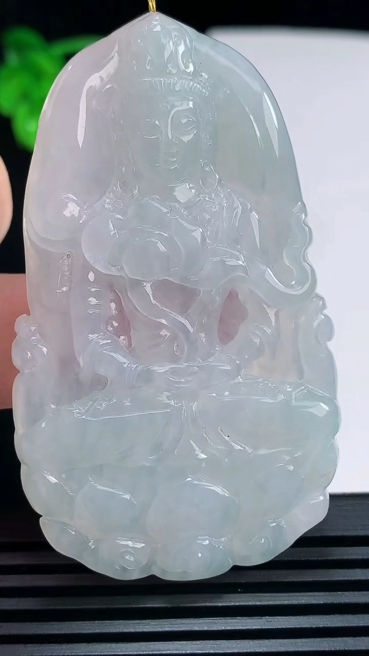 天然A货翡翠大势至菩萨吊坠，尺寸64-38-5.5 重量:27.30g
6月30日