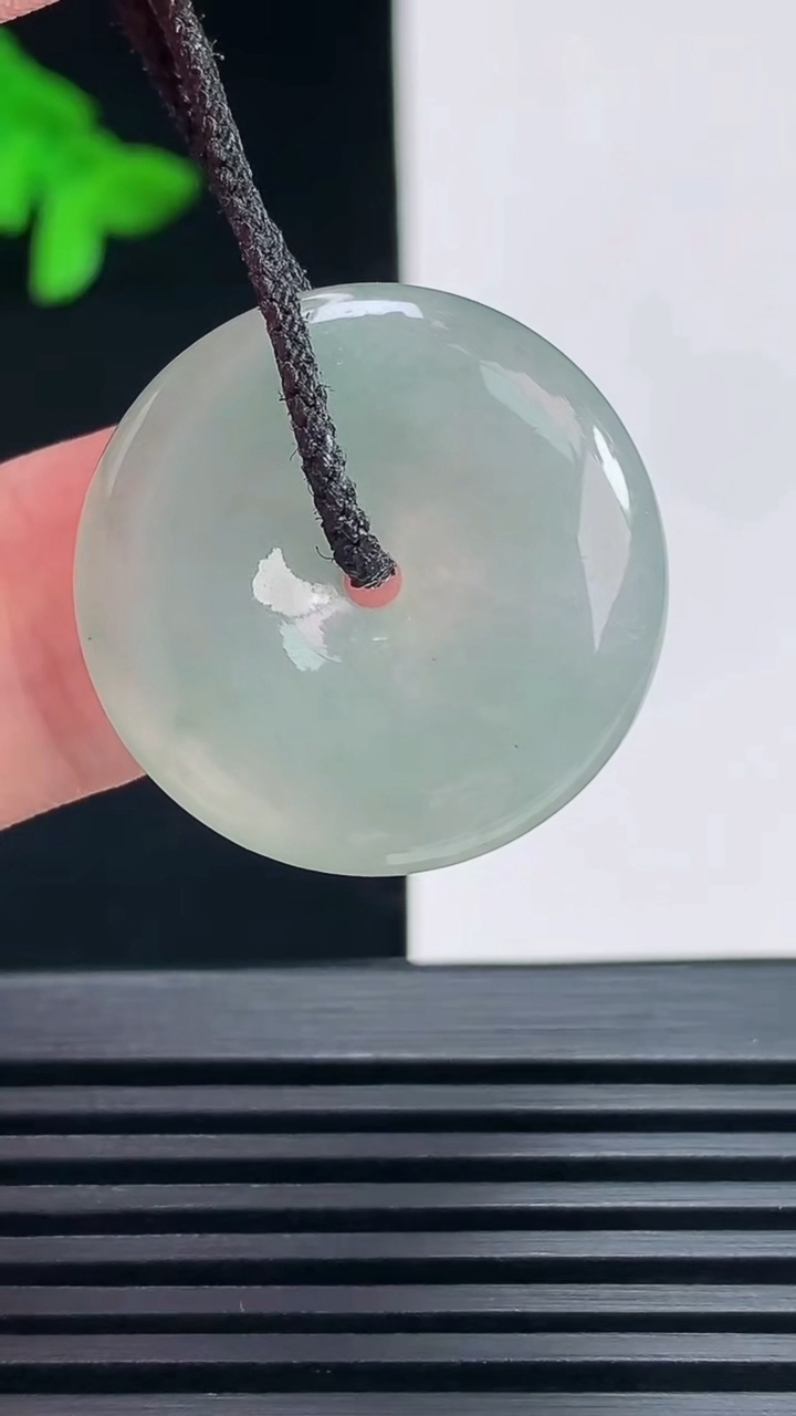 天然A货翡翠平安扣吊坠，尺寸24-5.2 重量:6.46g H30
6月30日