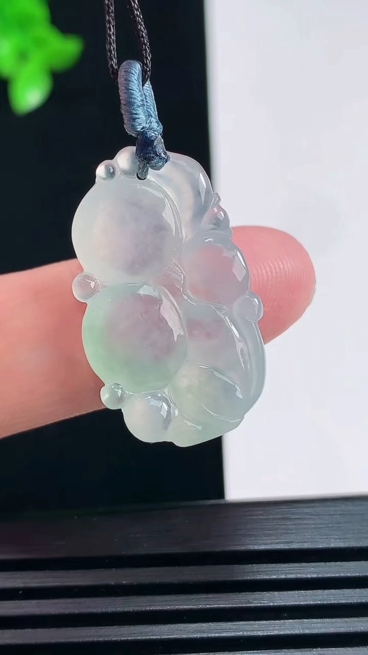 天然A货翡翠灵猴献瑞吊坠，尺寸24-17-5.2 重量:4.38g
6月30日