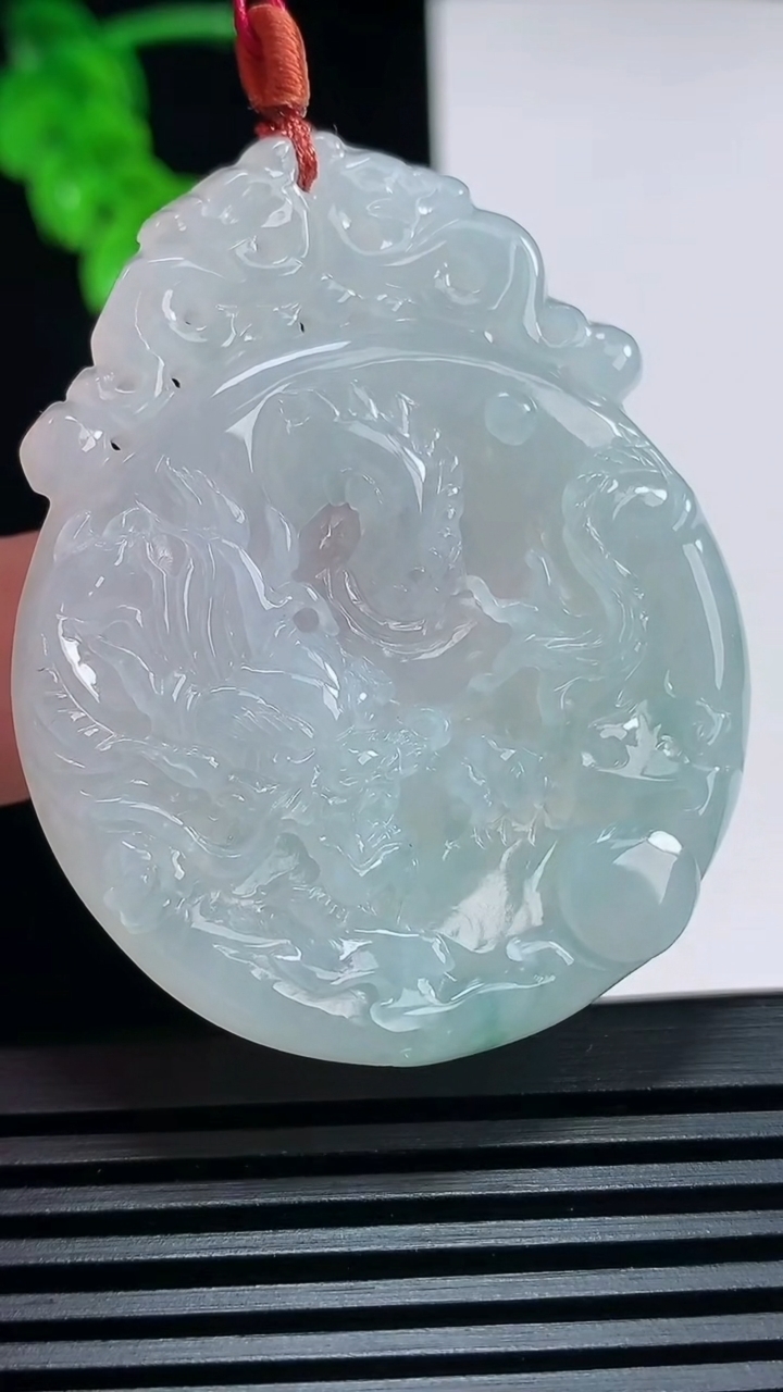 天然A货翡翠飘花龙牌吊坠，尺寸49.6-41.2-6 重量:22.96g
6月30日