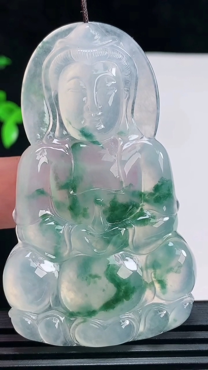 天然A货翡翠种飘花正装观音吊坠，尺寸66.2-40-6 重量:27.06g
6月30日