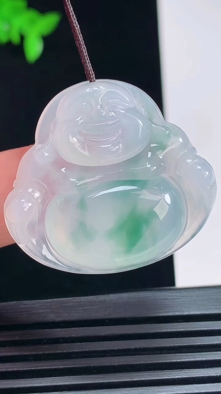 天然A货翡翠种飘花佛公吊坠，尺寸30-33.6-5.6 重量:8.88g
6月30日