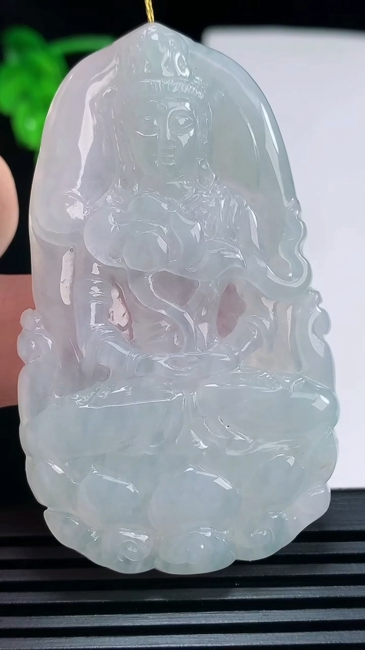 天然A货翡翠大势至菩萨吊坠，尺寸64-38-5.5 重量:27.30g
6月30日
