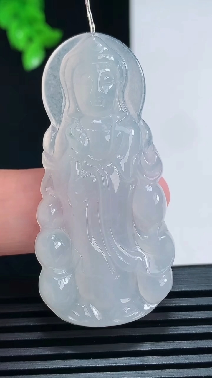 天然A货翡翠观音菩萨吊坠，尺寸52-25-5 重量:12.61g
6月30日