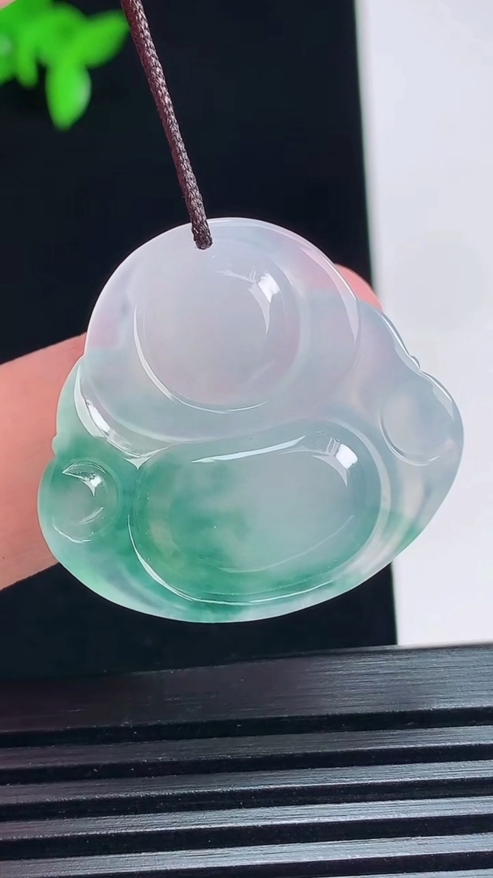 天然A货翡翠种飘花佛公吊坠，尺寸28-30-6.2 重量:8.10g
6月30日