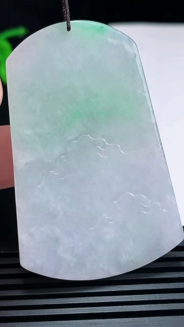 天然A货翡翠山水牌吊坠，尺寸60.5-40-6.5 重量:28.50g
6月30日