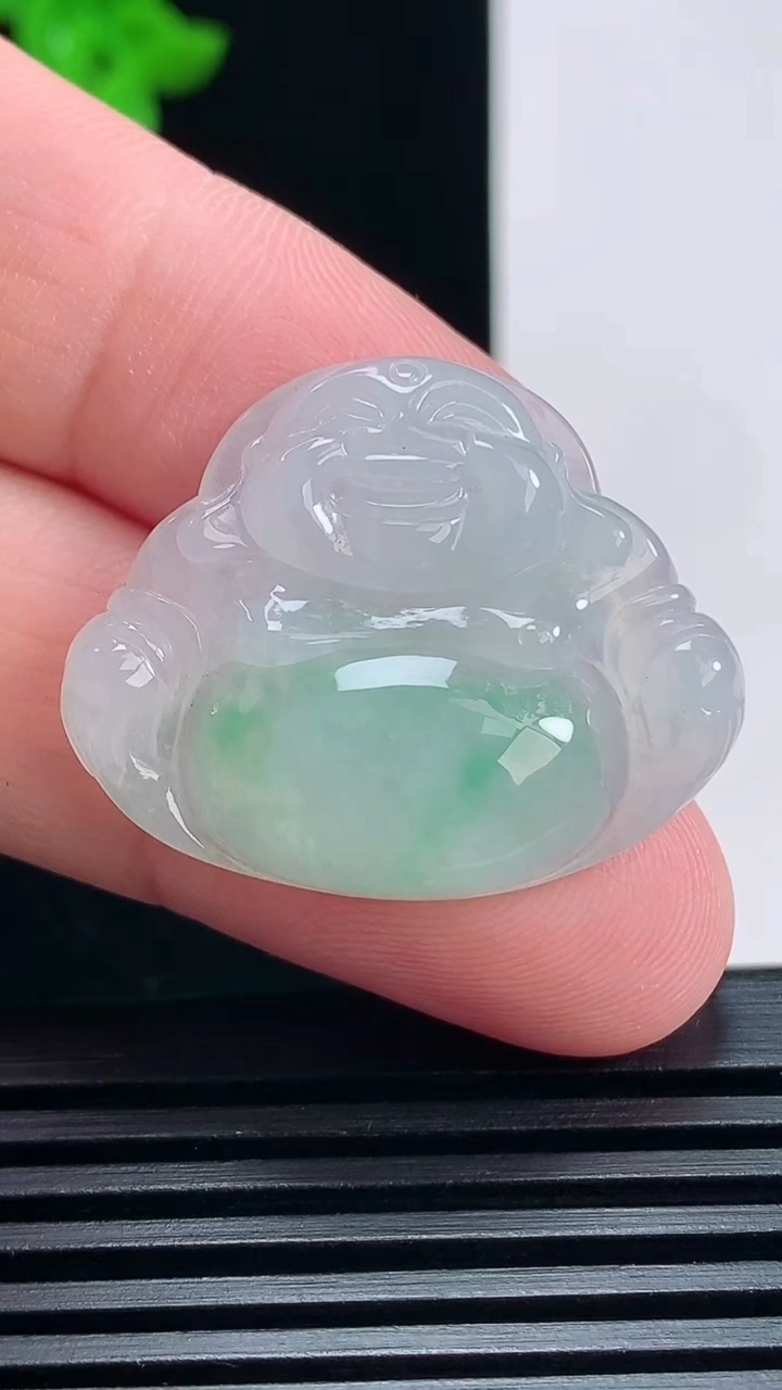 天然A货翡翠佛公吊坠，尺寸25-31-6.5 重量:7.68g
6月30日