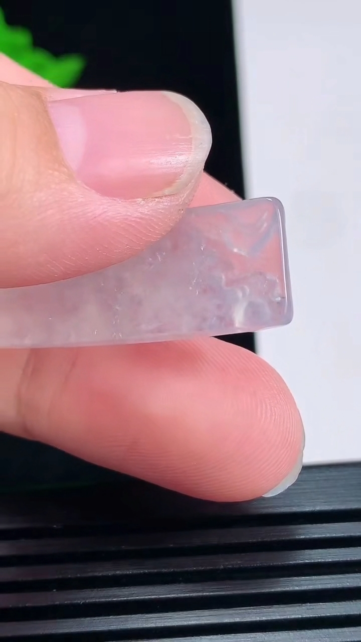 天然A货翡翠山水牌手牌，尺寸31-12-8 重量:5.66g
6月30日