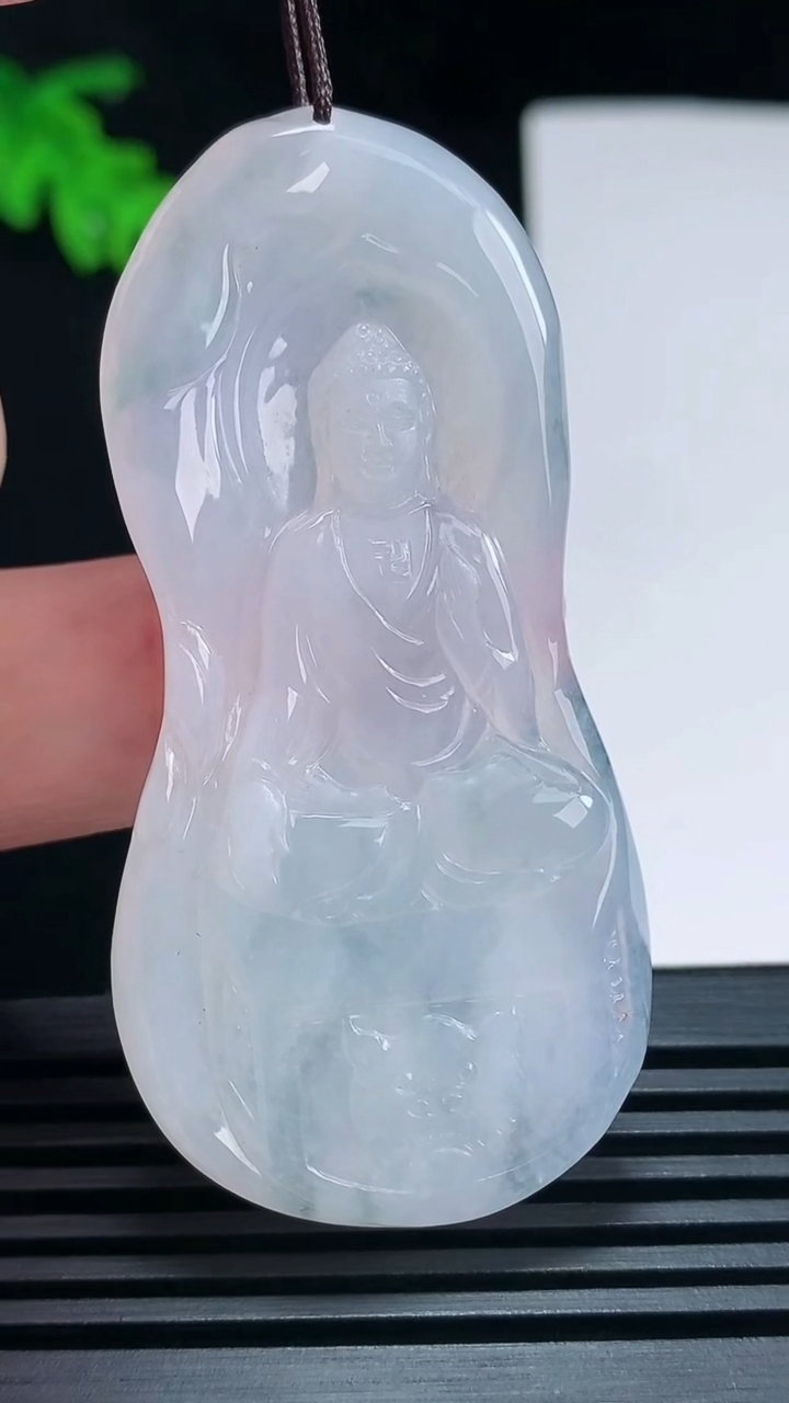 天然A货翡翠紫罗兰阿弥陀佛吊坠，尺寸61-30-4.5 重量:18.45g
6月30日
