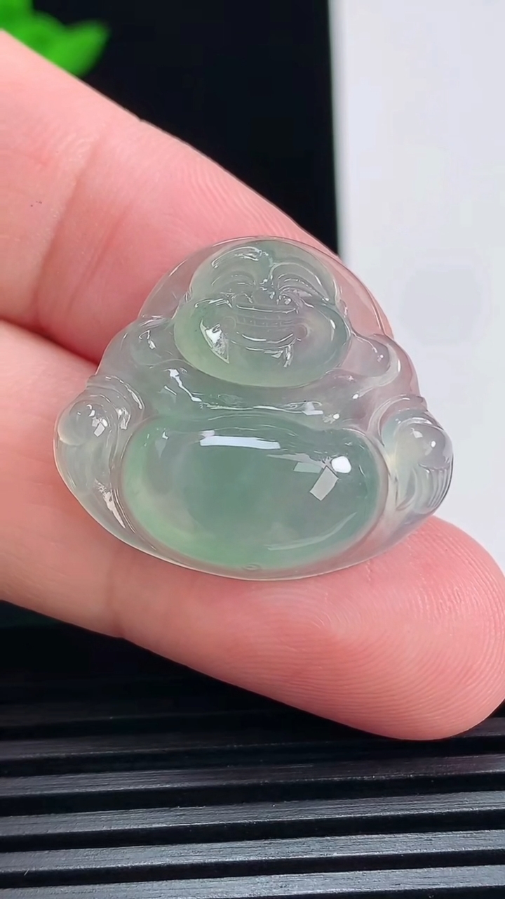 天然A货翡翠佛公吊坠，尺寸23-26.5-5.8 重量:4.90g
6月30日
