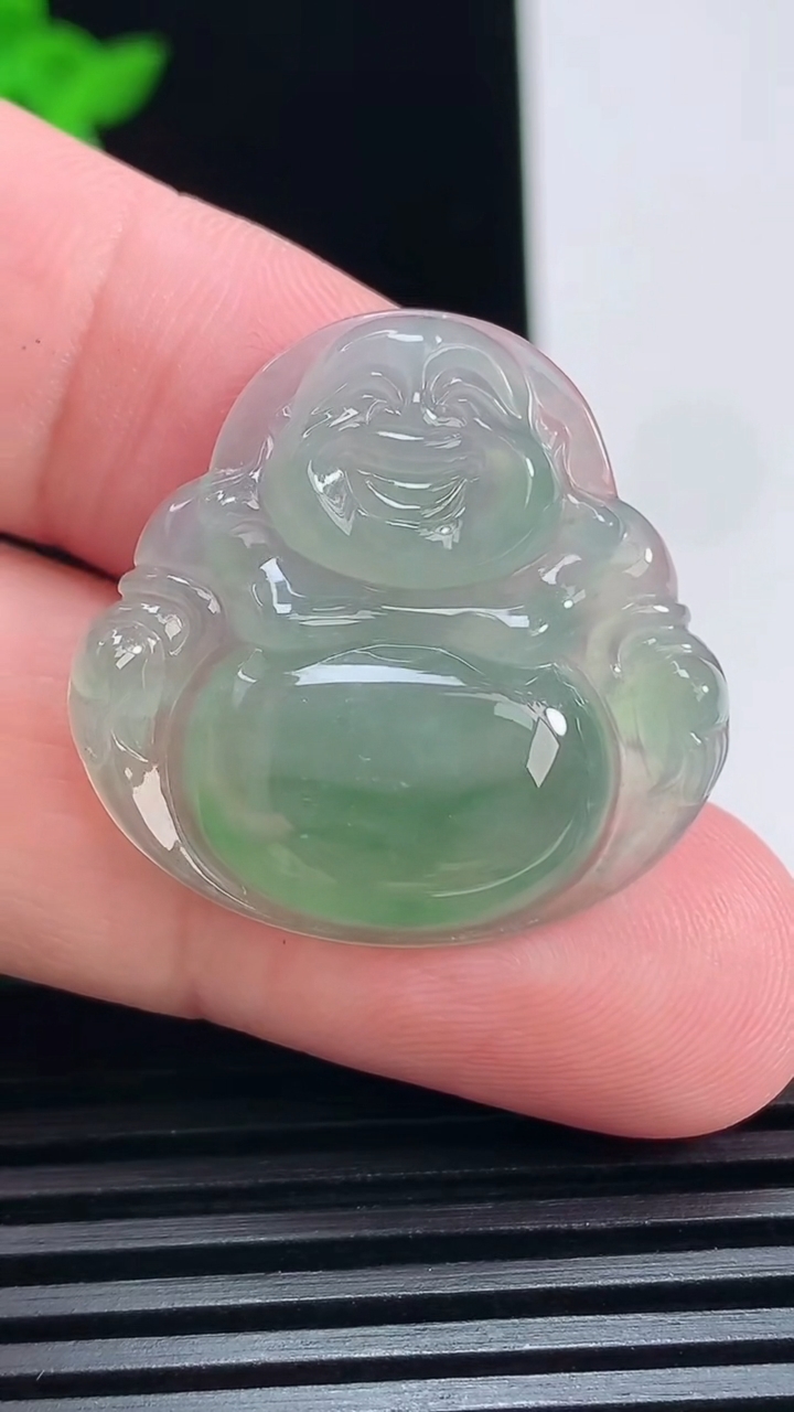 天然A货翡翠佛公吊坠，尺寸27-28-5 重量:5.59g
6月30日