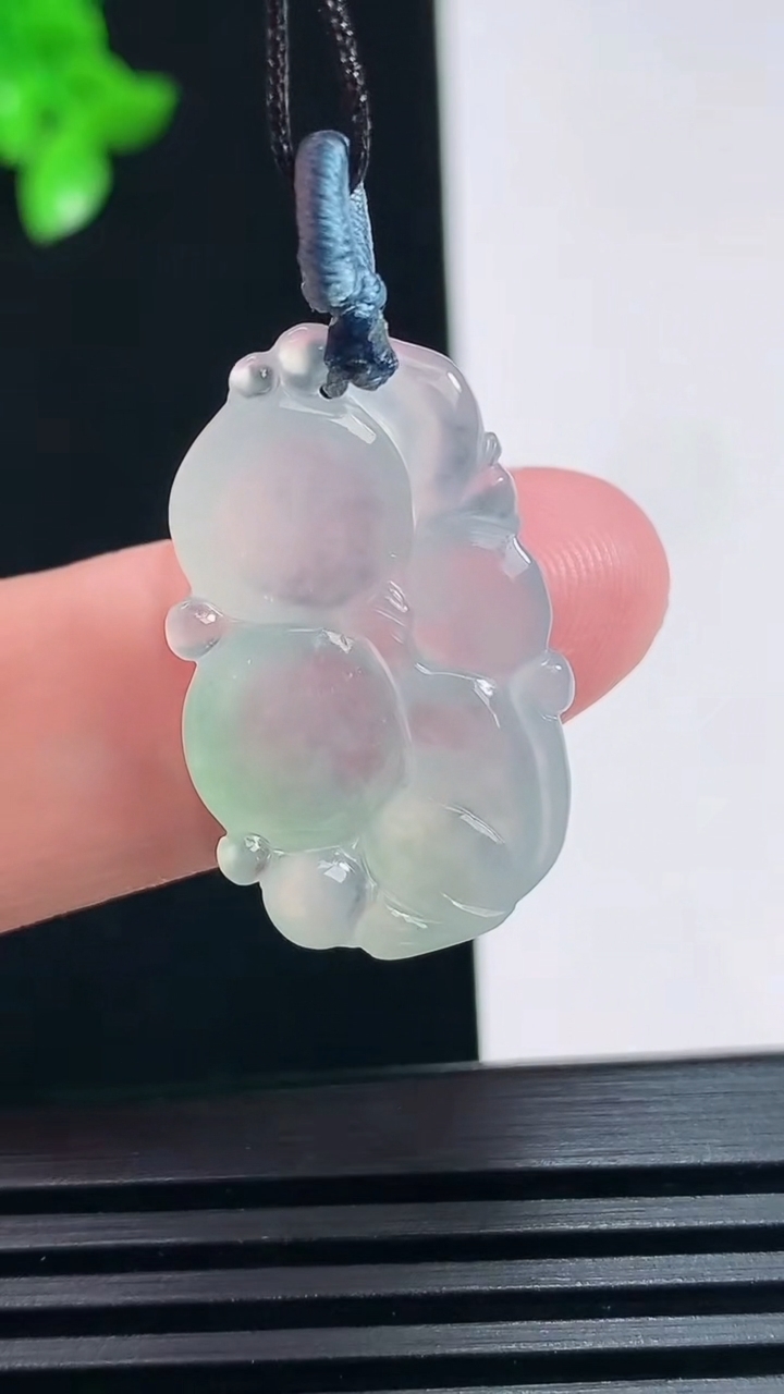 天然A货翡翠灵猴献瑞吊坠，尺寸24-17-5.2 重量:4.38g
6月30日