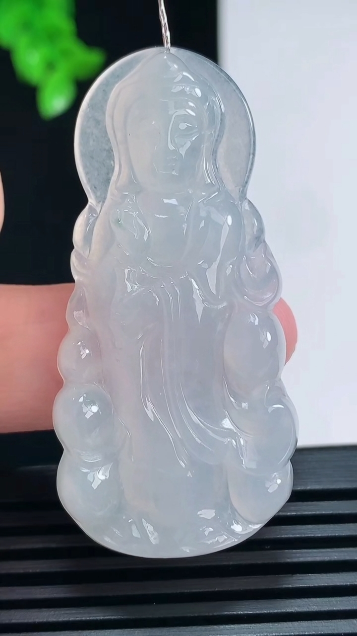 天然A货翡翠观音菩萨吊坠，尺寸52-25-5 重量:12.61g
6月30日