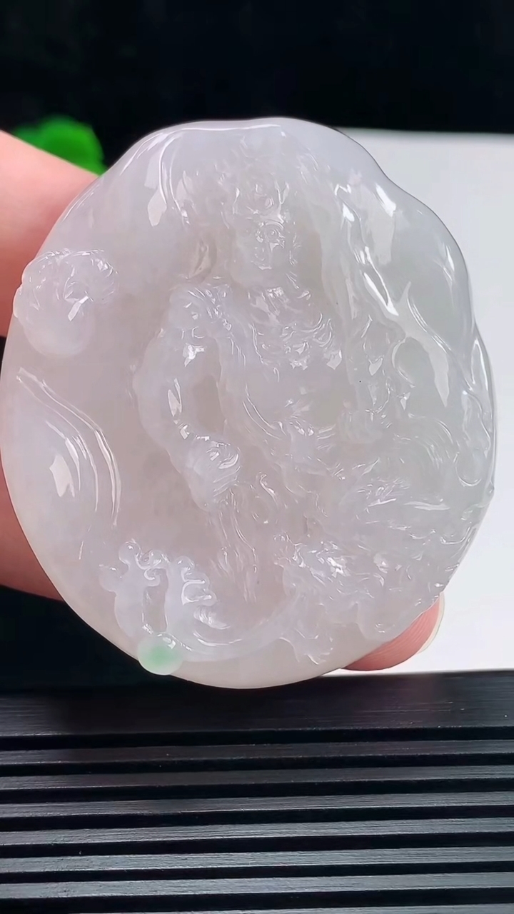 天然A货翡翠御龙不动明王吊坠，尺寸52-45-9 重量:43.60g H30
6月30日