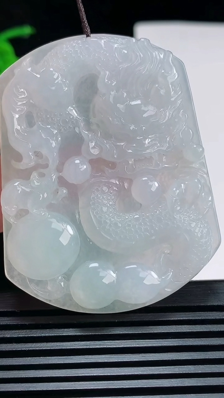 天然A货翡翠龙牌吊坠，尺寸55.6-44-5 重量:26.84g
6月30日