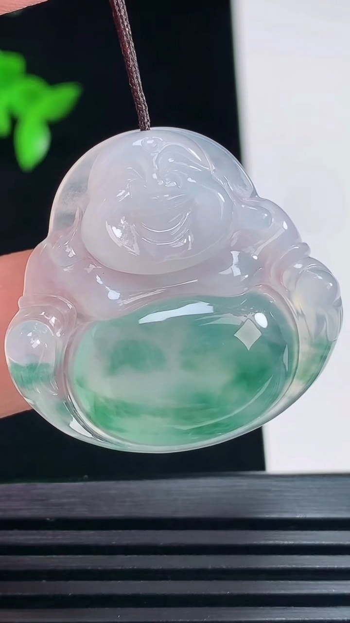 天然A货翡翠种飘花佛公吊坠，尺寸30-32-5.5 重量:8.12g
6月30日