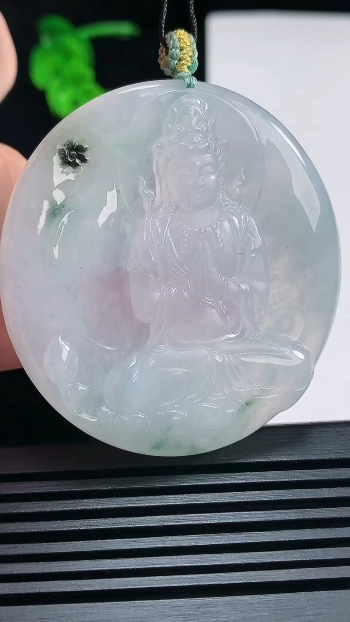 天然A货翡翠飘花度母菩萨吊坠，尺寸51.6-47.6-6 重量:27.93g
6月30日