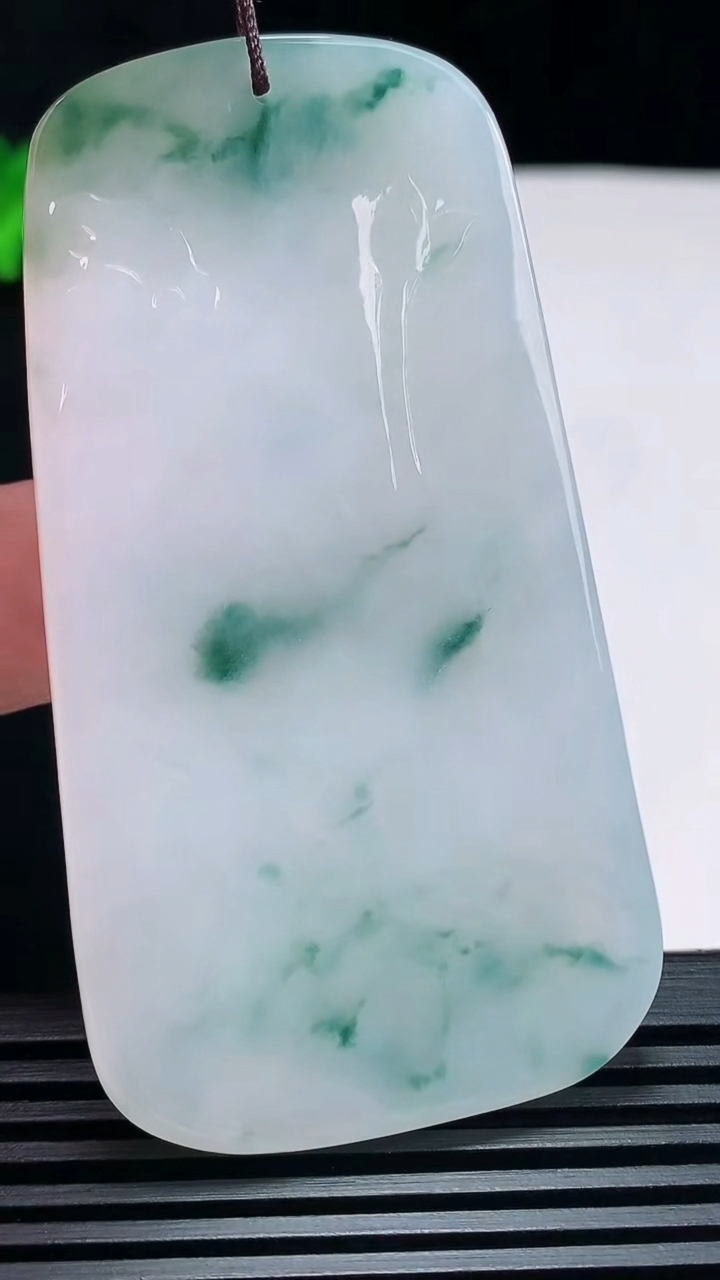 天然A货翡翠飘花普贤菩萨吊坠，尺寸69-37.6-6 重量:37.03g
6月30日