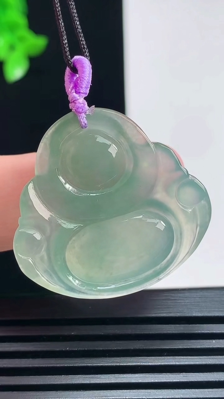天然A货翡翠佛公吊坠，尺寸29.5-31.5-5.5 重量:8.00g
6月30日