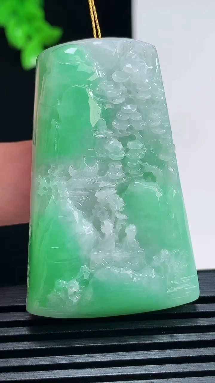 天然A货翡翠山水牌吊坠，尺寸49-31-8.5 重量:29.54g
6月30日