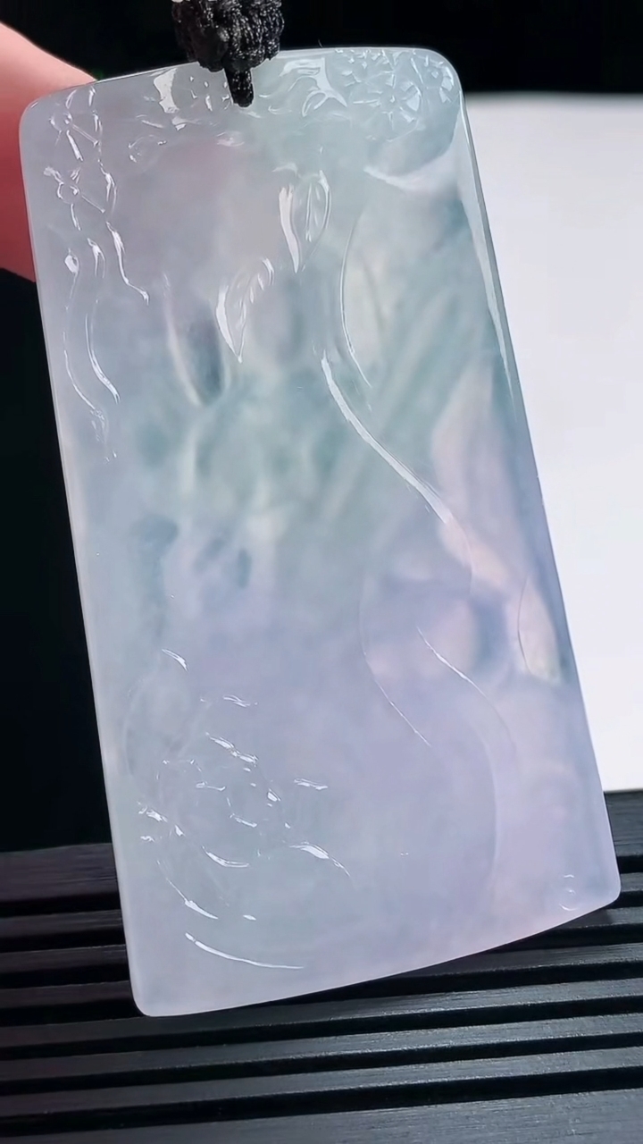 天然A货翡翠种紫罗兰虚空藏菩萨吊坠，尺寸63-35.5-5.8 重量:37.57g
6月30日