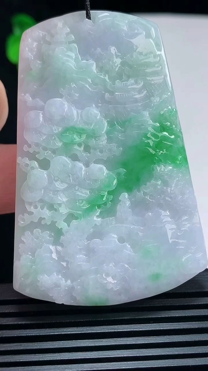 天然A货翡翠山水牌吊坠，尺寸62.5-42-5.8 重量:34.30g
6月30日