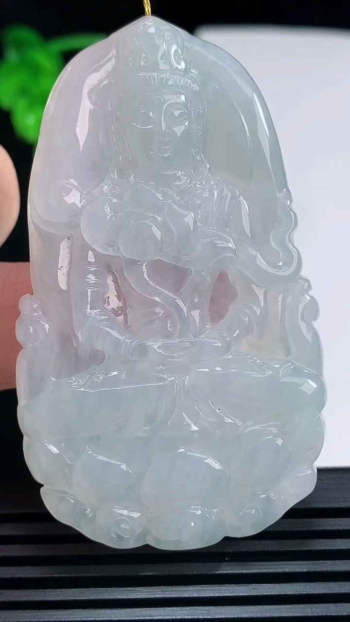 天然A货翡翠大势至菩萨吊坠，尺寸64-38-5.5 重量:27.30g
6月30日