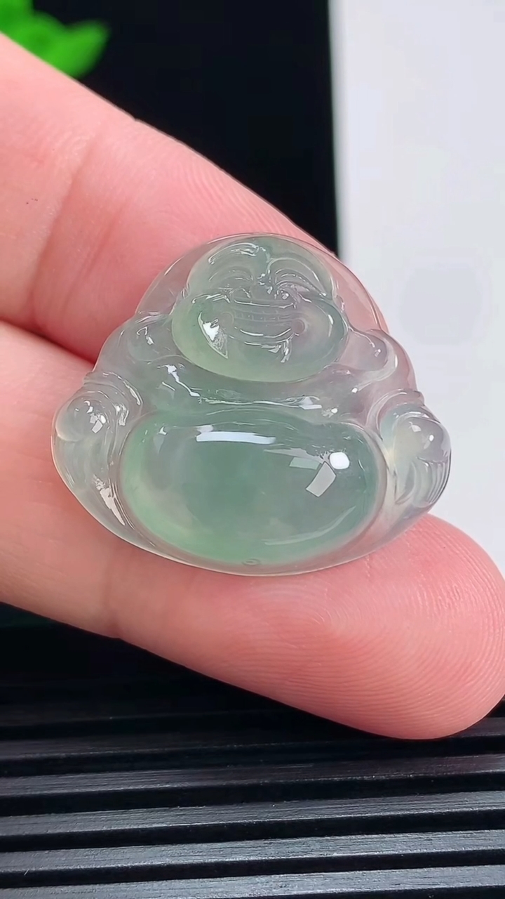 天然A货翡翠佛公吊坠，尺寸23-26.5-5.8 重量:4.90g
6月30日