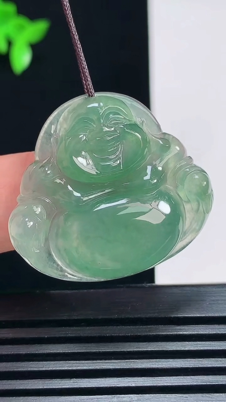 天然A货翡翠佛公吊坠，尺寸29-32.6-6 重量:9.00g
6月30日