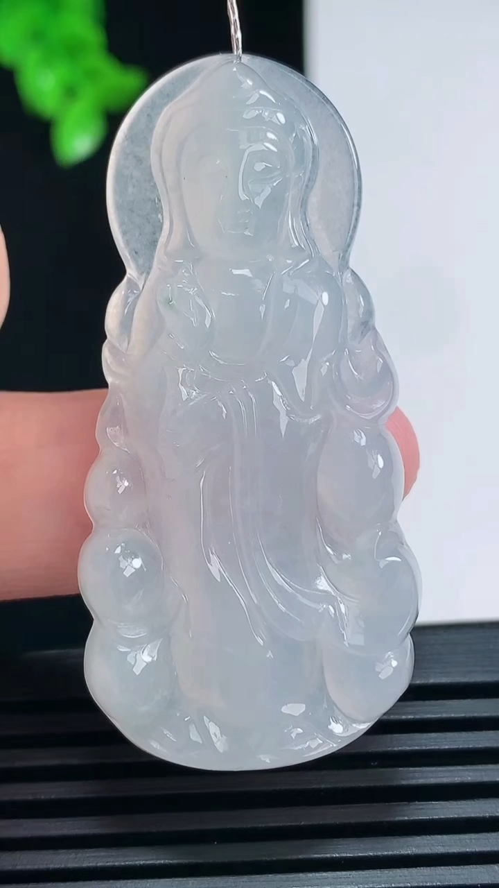 天然A货翡翠观音菩萨吊坠，尺寸52-25-5 重量:12.61g
6月30日