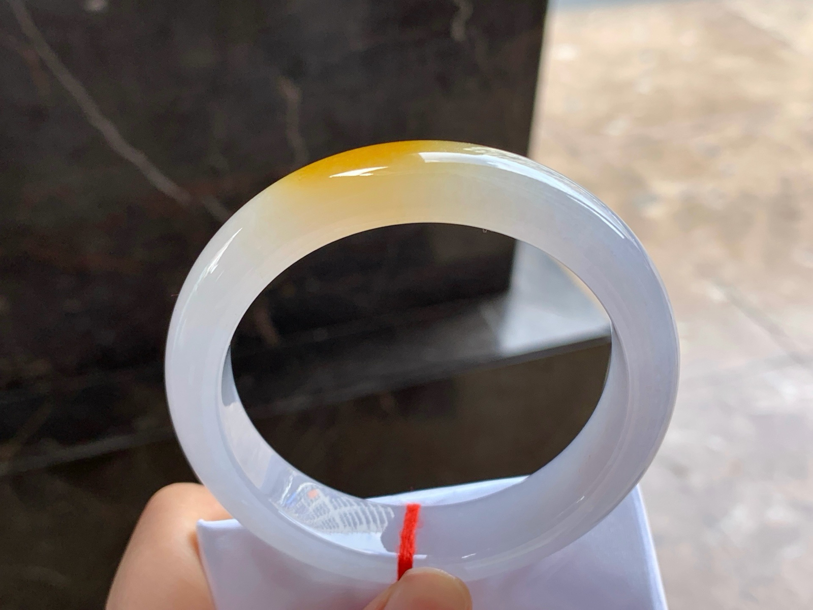 57-13.5–8.7
黄翡手镯^_^玉质温润 细腻