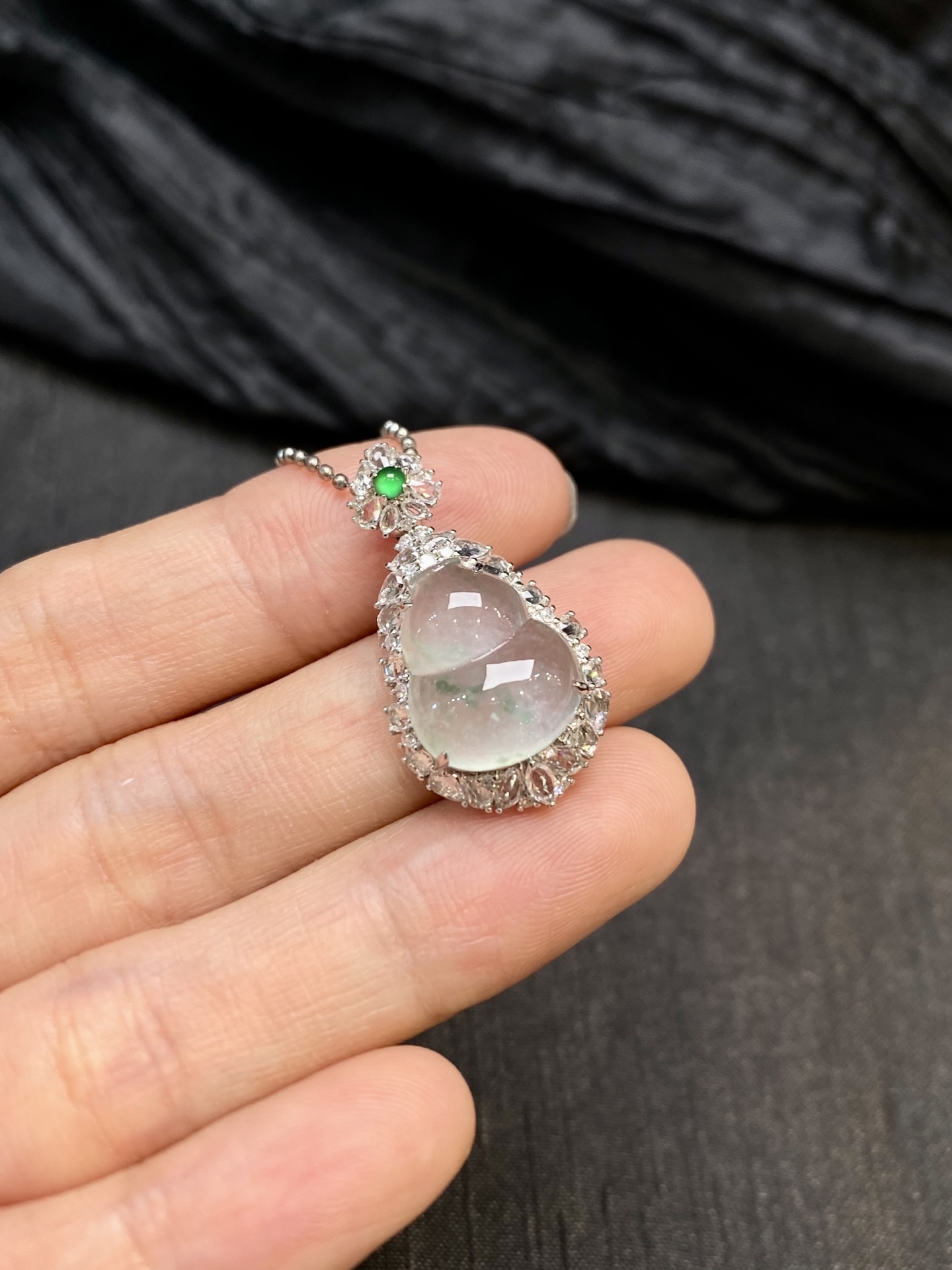 飘花葫芦吊坠·金 整·27.9-15.6-10.1mm 裸·14.1-12.1-5.2mm