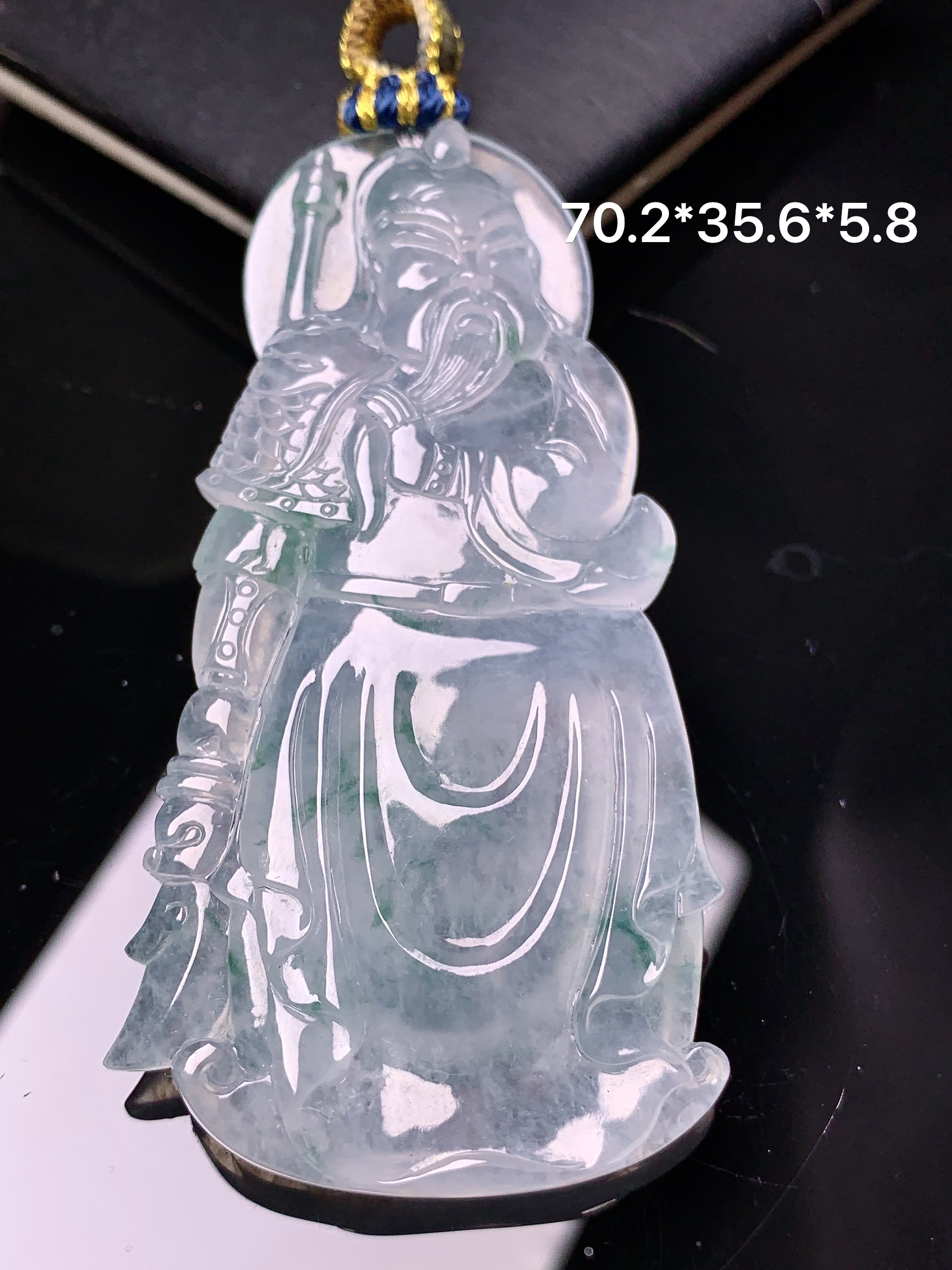 冰种飘绿关羽吊坠 玉质细腻 色泽艳丽清新 水润亮眼 整体尺寸70.2*35.6*5.8 j1