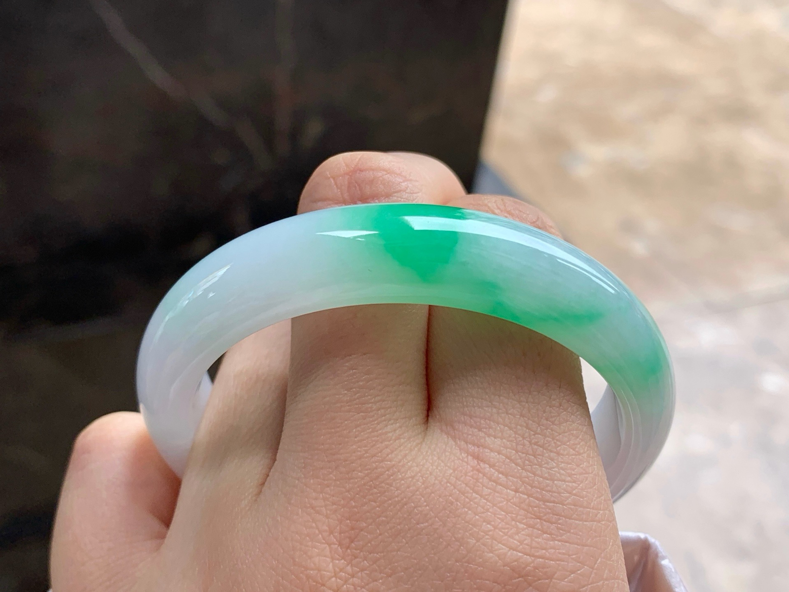54.2-13-7.5
飘绿贵妃手镯^_^色阳 正圈51 52可以带