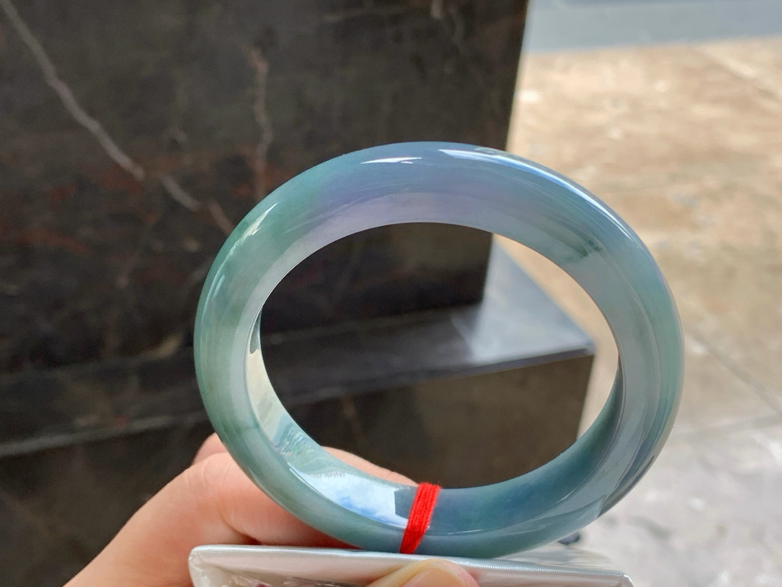 60.5-12.8-10.2
浓紫色手镯^_^颜色鲜艳 玉质温润