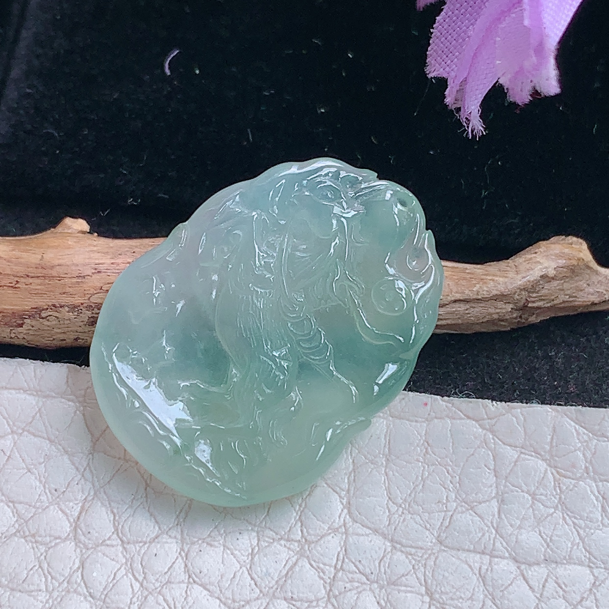 Ktj实拍27*20*4天然缅甸翡翠冰蓝飞马 马上发财玉吊坠 玉挂件