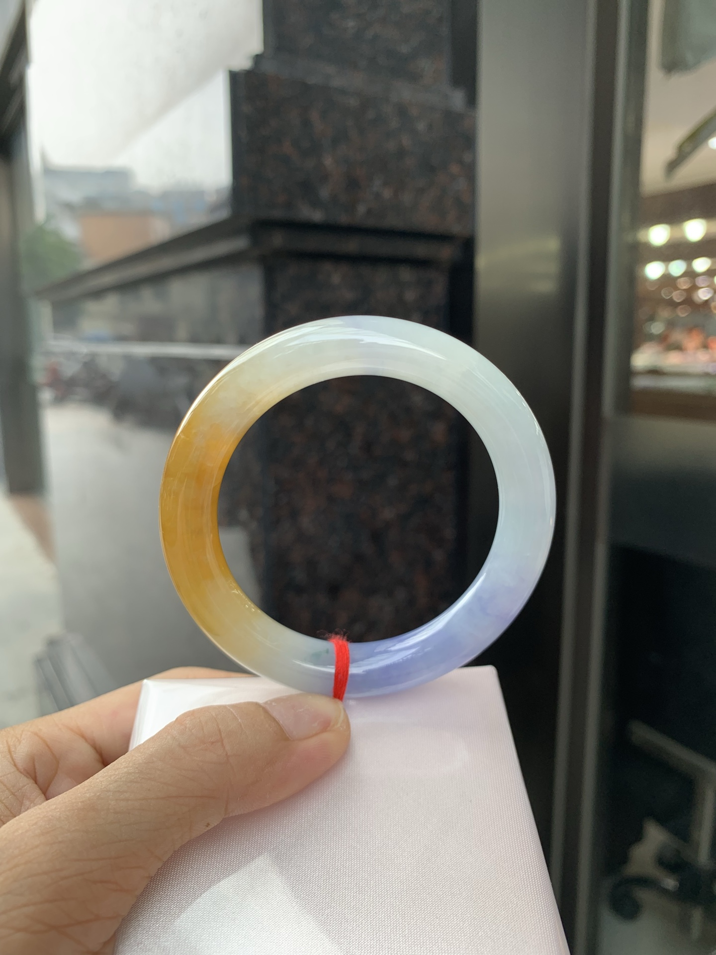 黄加紫福禄圆条 0531-N869 打灯多处细纹，底妆水润细腻，难得一见黄紫双彩福禄特色镯，一眼万年，如命定之约，携富贵之韵，在腕，心安，未来可期
