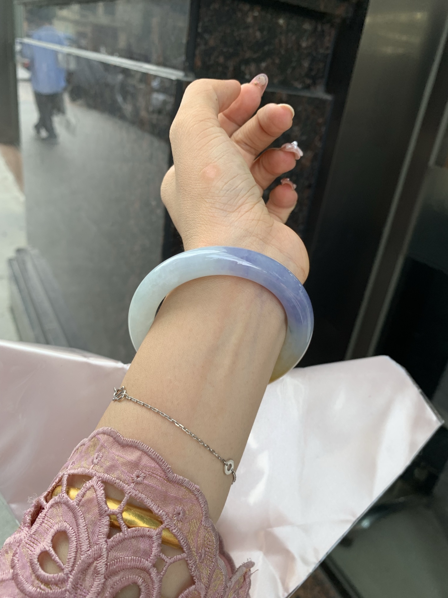 黄加紫福禄圆条 0531-N869 打灯多处细纹，底妆水润细腻，难得一见黄紫双彩福禄特色镯，一眼万年，如命定之约，携富贵之韵，在腕，心安，未来可期